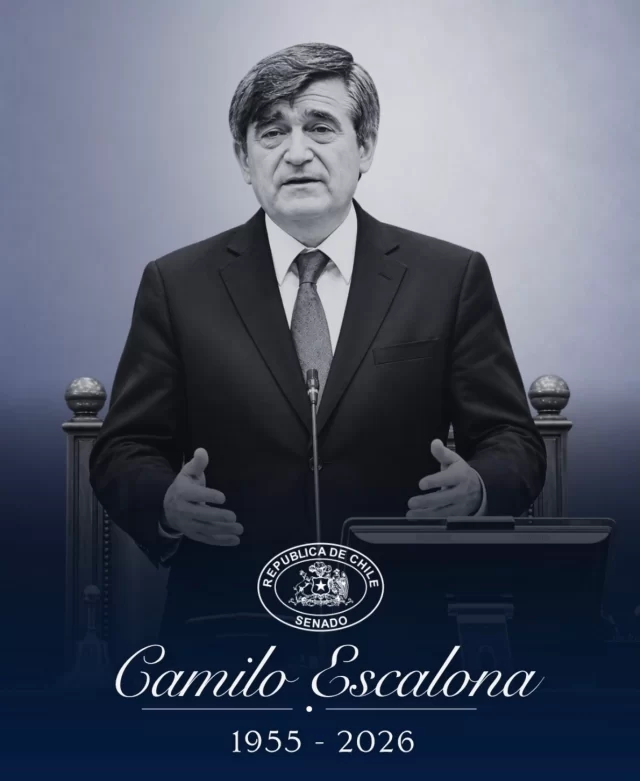 Con profundo pesar lamento el fallecimiento de Camilo Escalona Medina, histórico dirigente del Partido Socialista, ex Presidente del Senado y Diputado de la República.

Fue un demócrata irreductible, protagonista de la recuperación de la democracia, del exilio, del retorno clandestino y de la construcción de la unidad de la centroizquierda que le dio estabilidad a Chile.

Mi solidaridad con su esposa Jimena, su hija Natalia, su familia y a toda la militancia socialista en este difícil momento.

Descansa en paz, compañero.

Senador Esteban Velásquez Núñez