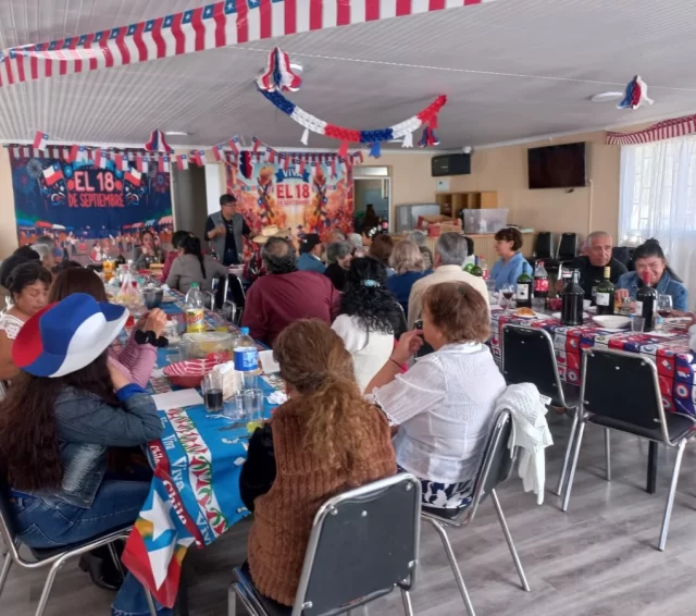 ¡Qué energía y qué corazón! 🇨🇱❤️

Celebramos nuestras Fiestas Patrias junto al querido Club de Adulto Mayor de Villa Chuqui.

Nuestras personas mayores son tesoro vivo, son historia, son la sabiduría de nuestra tierra. Fue una tarde de cueca, risas y mucho cariño que nos recarga el alma.

Gracias por la invitación y por enseñarme siempre que la patria se honra con respeto y alegría.

¡Viva Chile y vivan nuestros adultos mayores!

#FiestasPatrias #AdultoMayor #VillaChuqui #Antofagasta #Calama